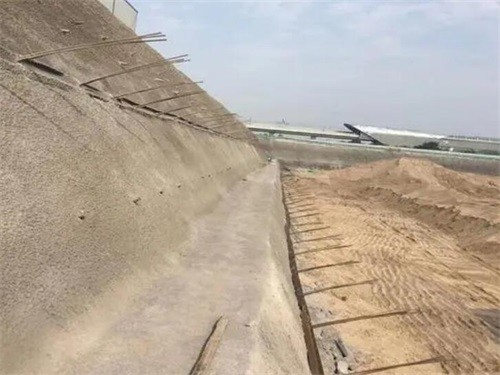 滨湖河道边坡加固